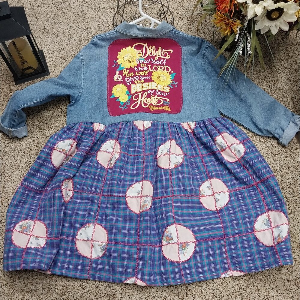 3758 Size 1XL Upcycled Cabin Creek Jean Tunic In Purple and Red Quilt Trim. - Picture 1 of 8